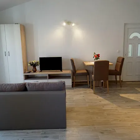 Sanja Guest house Jezera