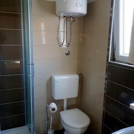 Sanja Guest house *