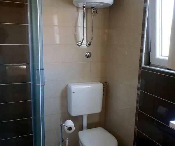 Sanja בית הארחה 3*