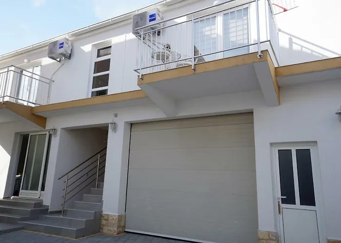 Sanja בית הארחה 3*